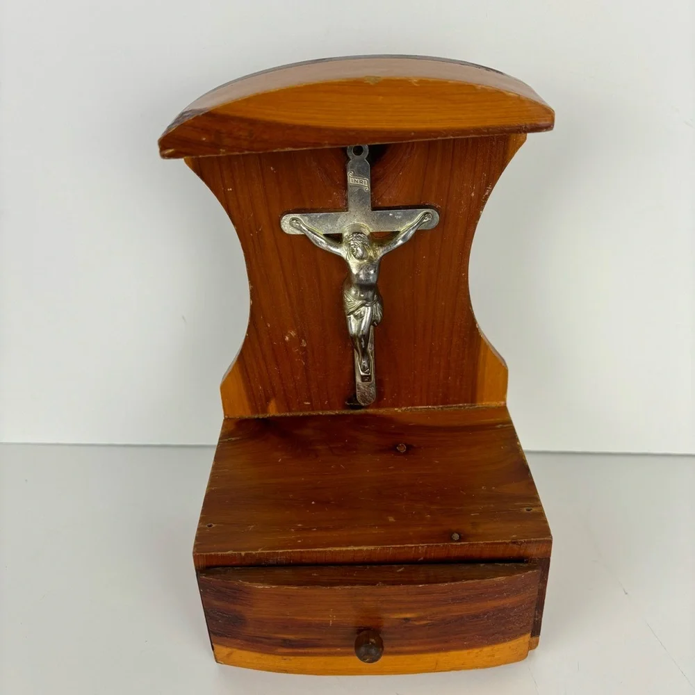 Christian Crucifix Alter Rosary Holder-vintage souvenir-WV